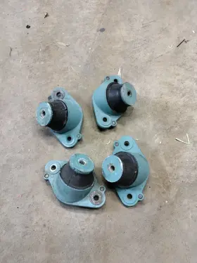 011-105 KAWASAKI Jet Ski Motor Mount Xi Sts Sxi Pro X2 Sx Sxr