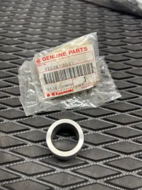 42036-3007 KAWASAKI Jetski Crankshaft Sleeve Nos Collar 440 #2