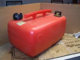9712010027 MERCURY QUICKSILVER Outboard Fuel Tank Mariner