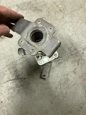 GJ3-61541-01-00 YAMAHA Wave Steering Column Bracket 700 #3